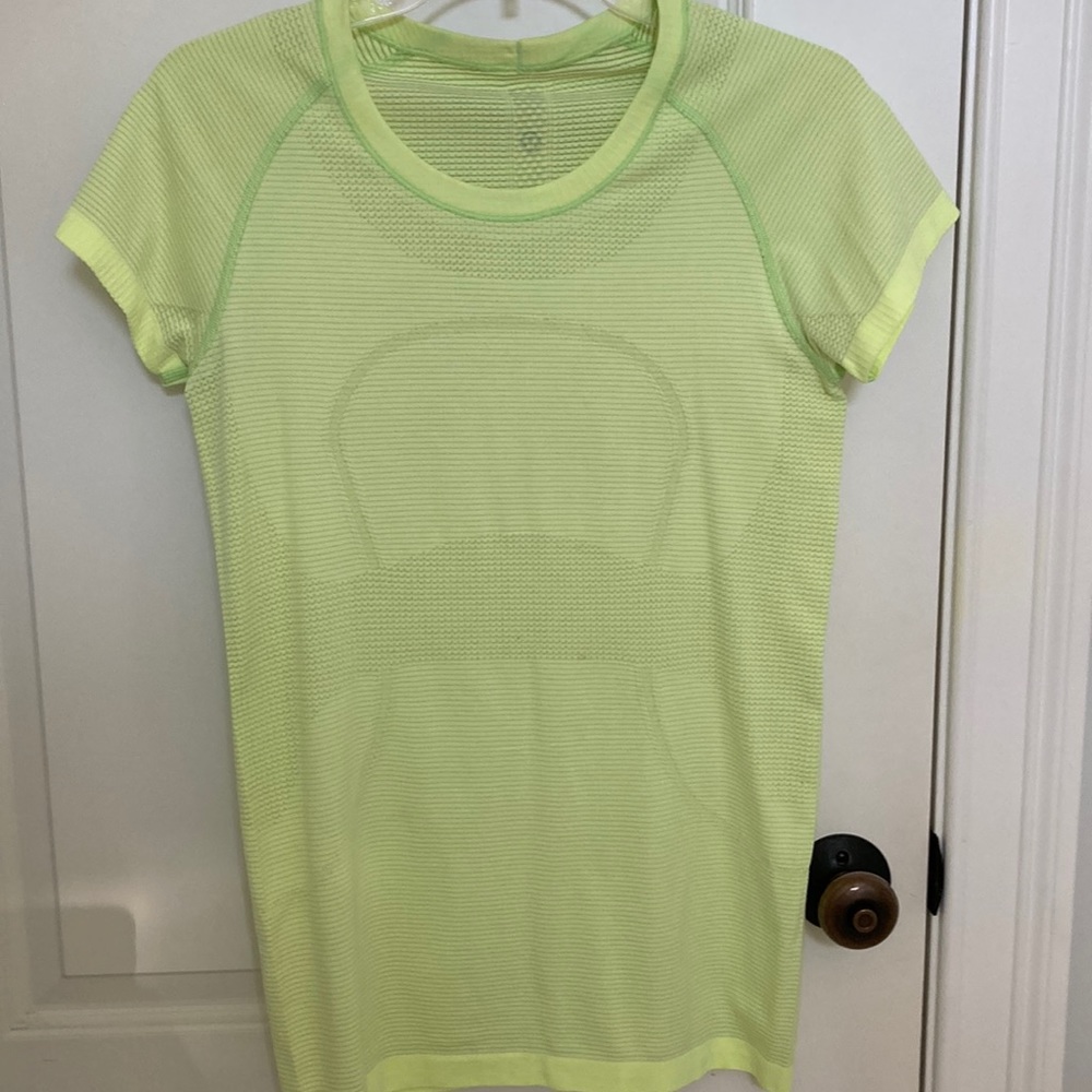 Swiftly tech Lululemon tee